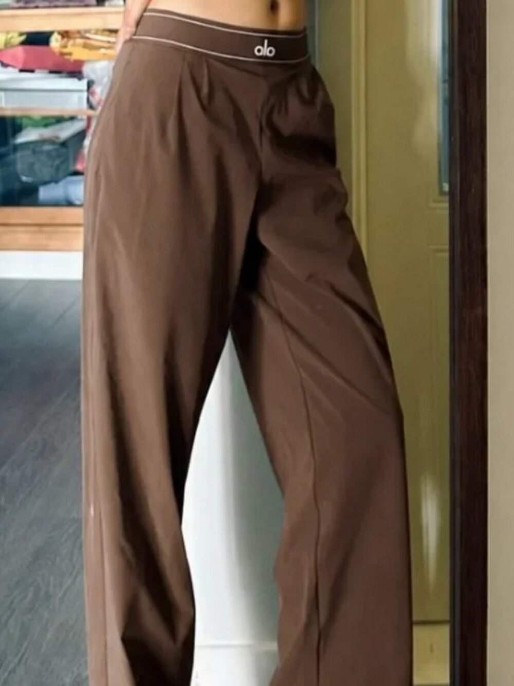 🚪ALO Yoga Coffee Brown Suit Up Trouser🏜 (Regular)drapey wideleg pants - Picture 7 of 7